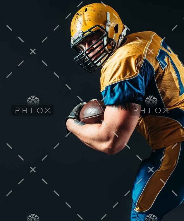 demo-attachment-59-american-football-offensive-player-with-ball-P7XHT3R